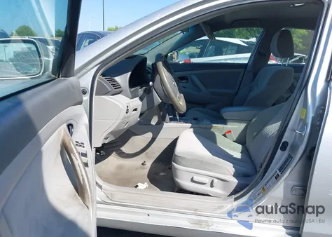 2011 Toyota Camry Le z USA, uszkodzony, nr VIN 4T4BF3EK9BR161737